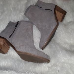 Lucky Brand S.8.5 Gray  Suede Booties
